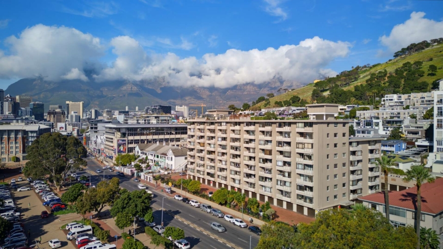2 Bedroom Property for Sale in Green Point Western Cape